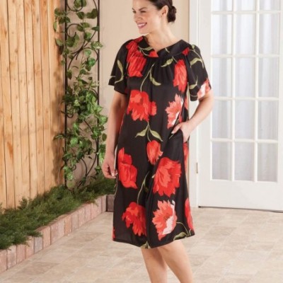 Nightgowns & Sleepshirts Red Poppies Poly Lounger - Black & Red - CV18XTHY337